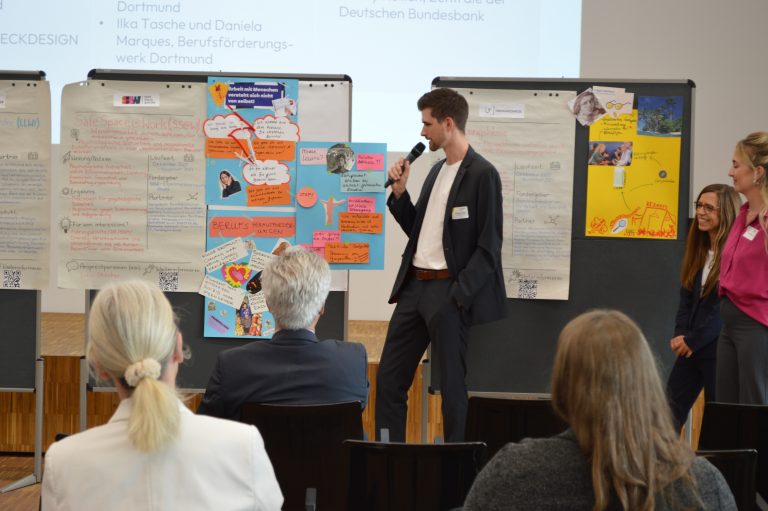 Präsentation des Workshops zum INQA-Experimentierraum SafeSpace@Work im Plenum
